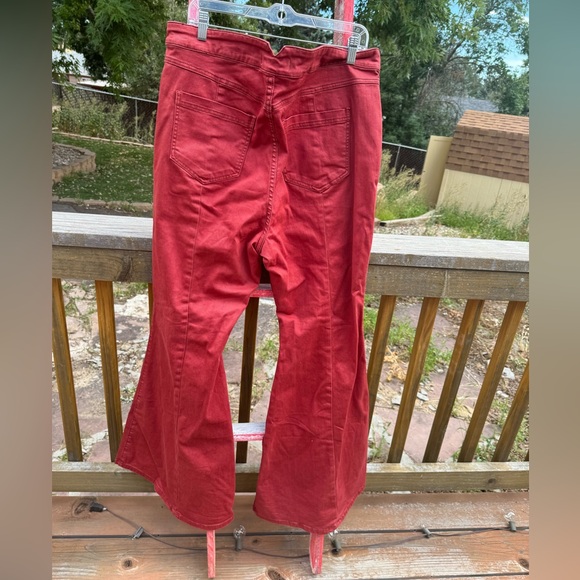 Curvy utility flare - Picture 5 of 6